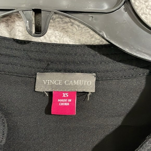 NEW Vince Camuto Womens XS Solid Split-Neck Short Rich Black Chiffon Blouse - Picture 4 of 7